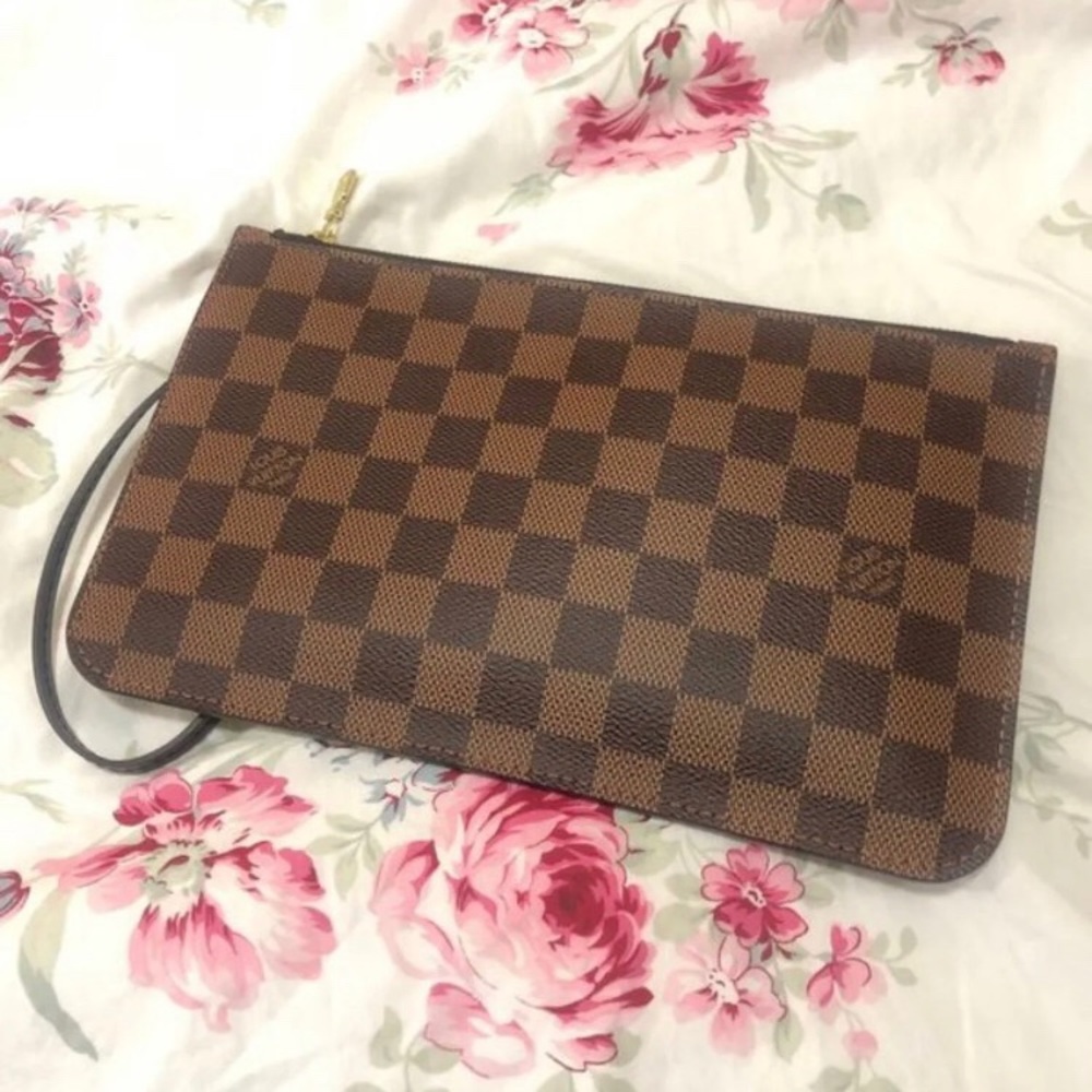 LV DE pouch